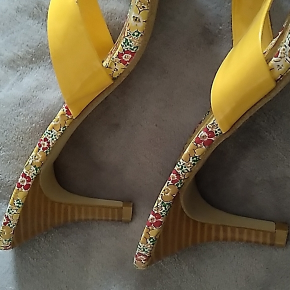 Rampage Heeled Flipflop Sandles - Picture 9 of 10